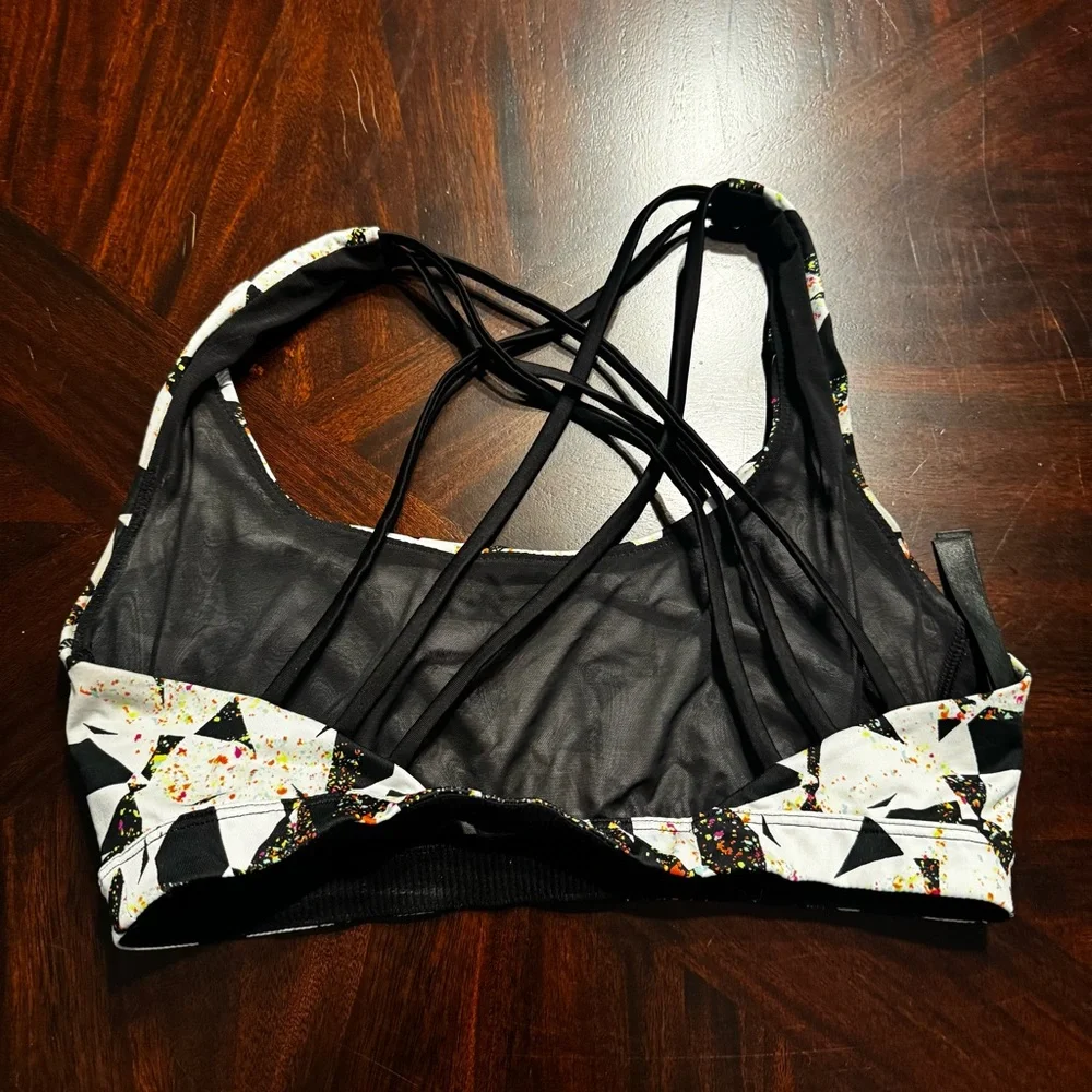 Victoria’s Secret Sport Strappy Back Sports‎ Bra Small Geometric Print